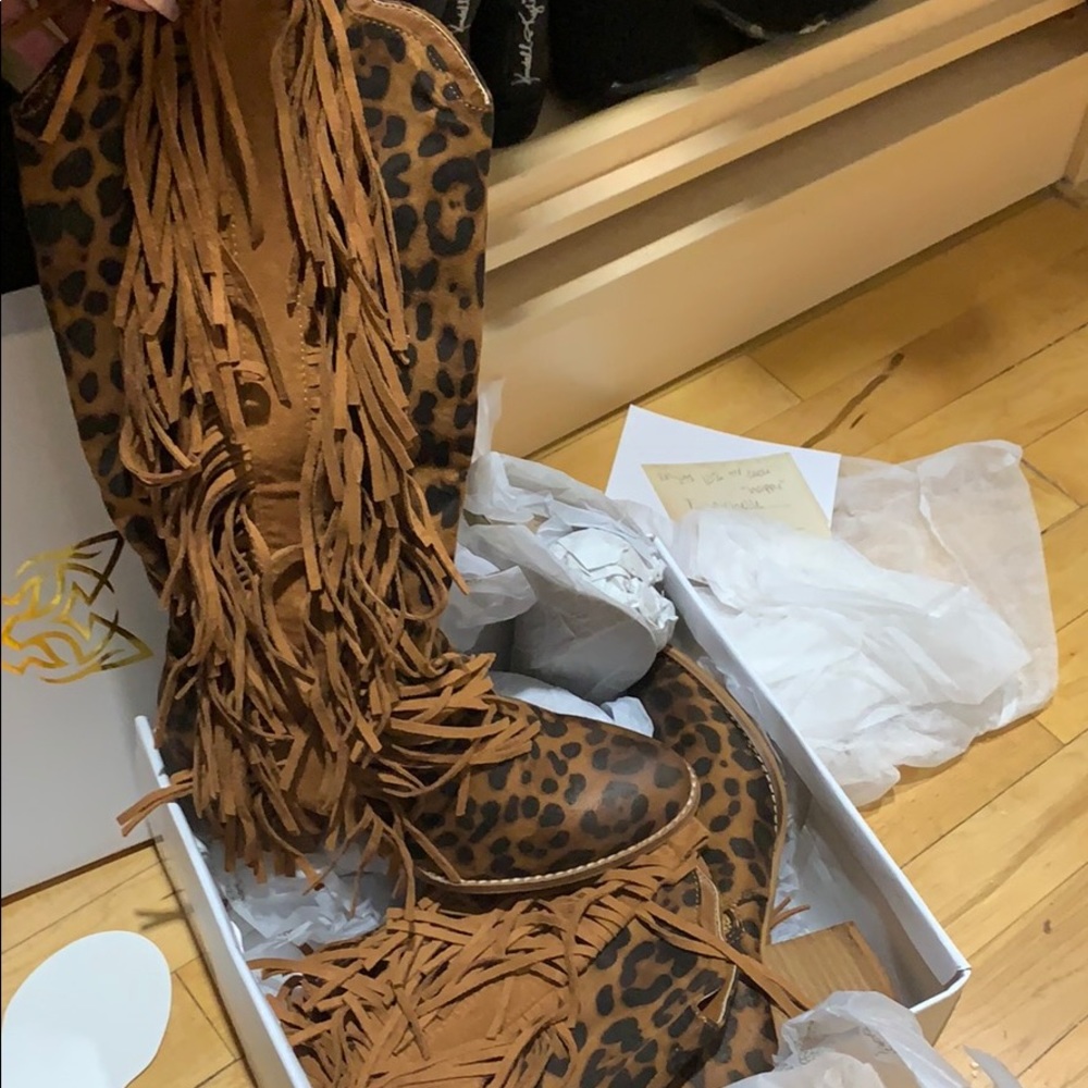 Leopard fringe boots